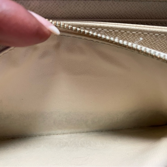 🔥🔥PRICE DROP🔥🔥🔥
LOUIS VUITTON DAMIER AZUR ZIPPY WALLET - Picture 11 of 12